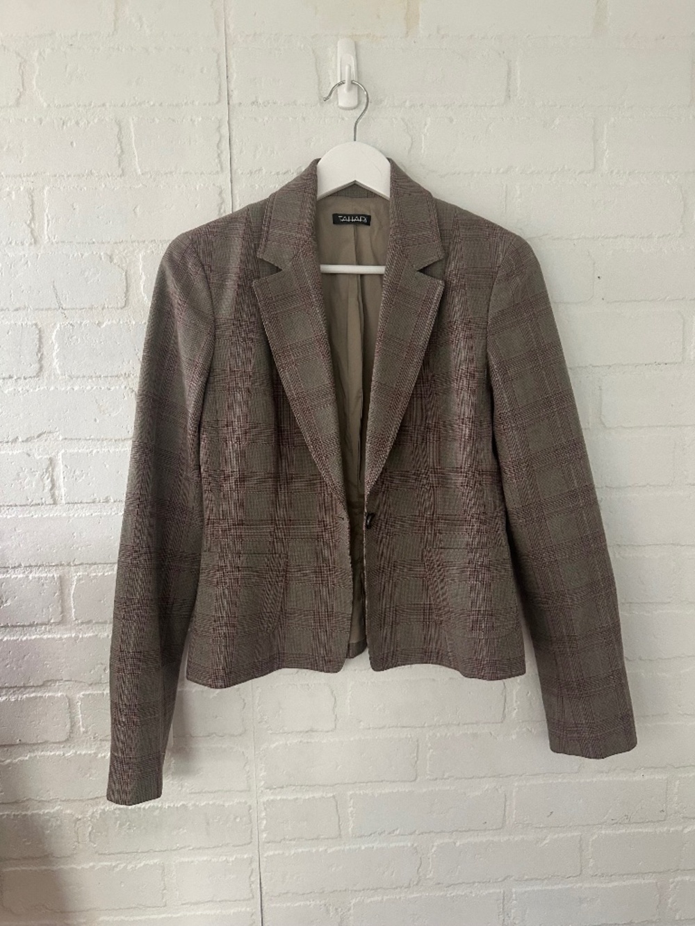 Tahari blazer